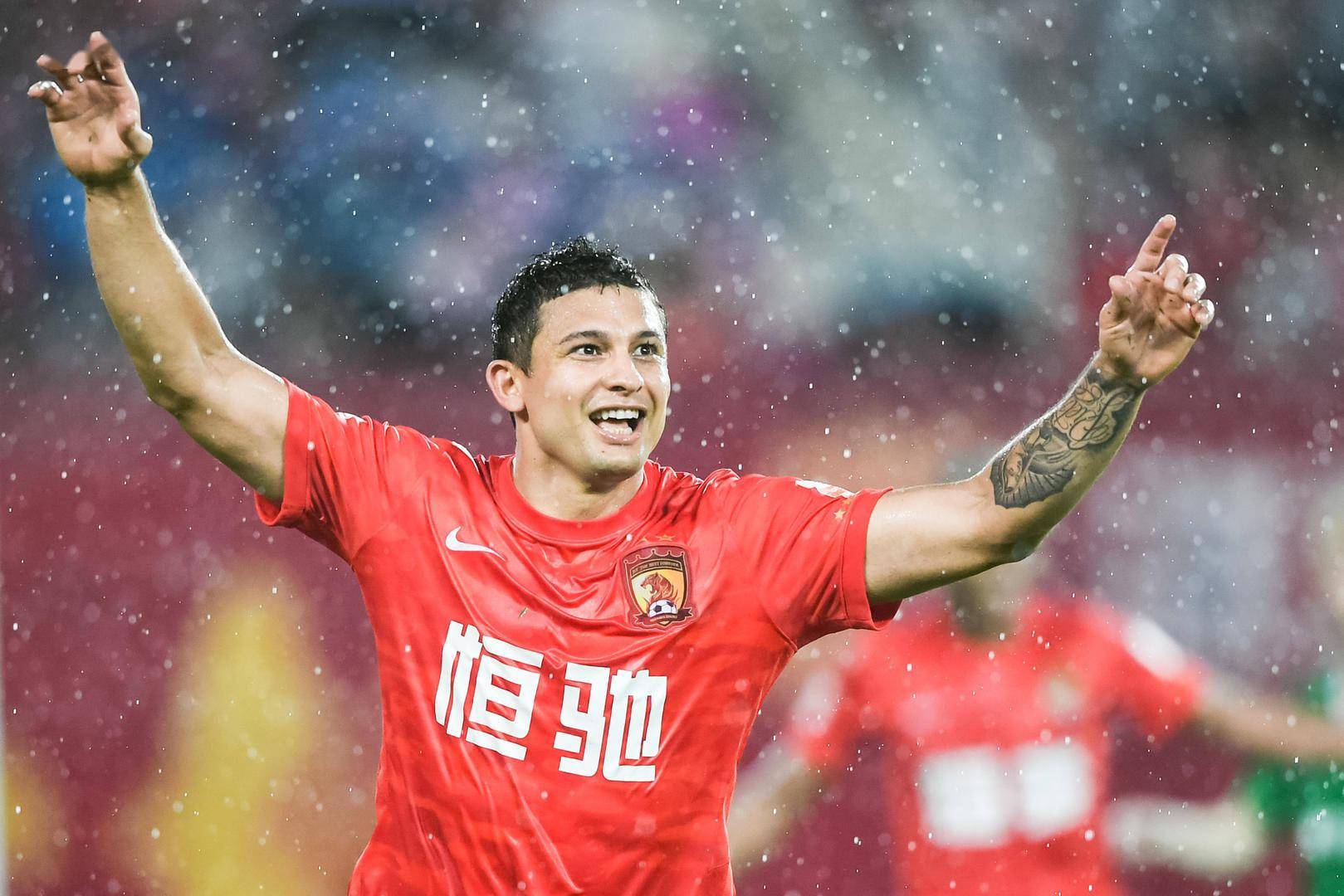 瓦伦西亚大胜母队基辅迎来赛季首胜 瓦伦西亚大胜母队基辅迎来赛季首胜