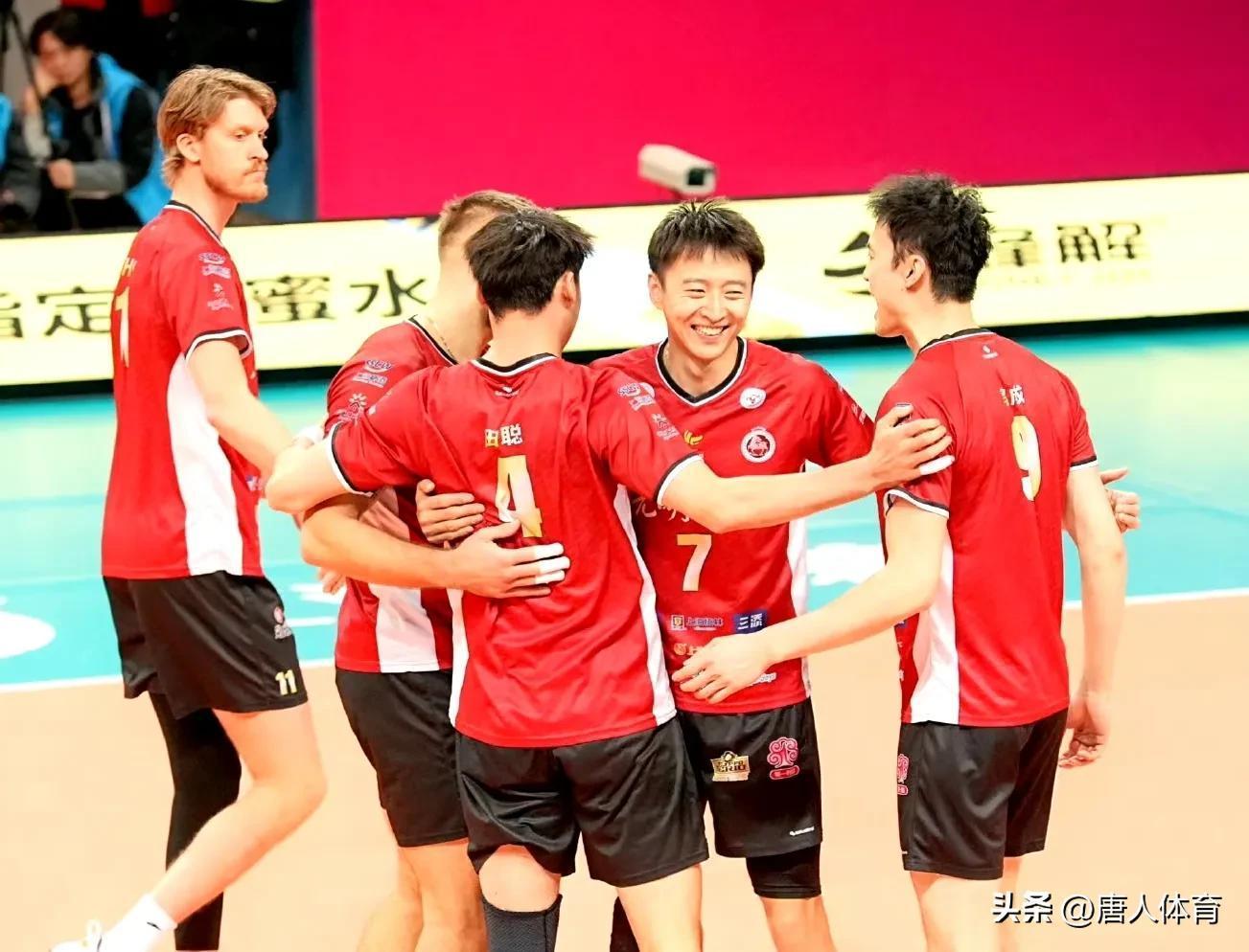 男子排球比赛拼尽全力，团队默契无限的简单介绍