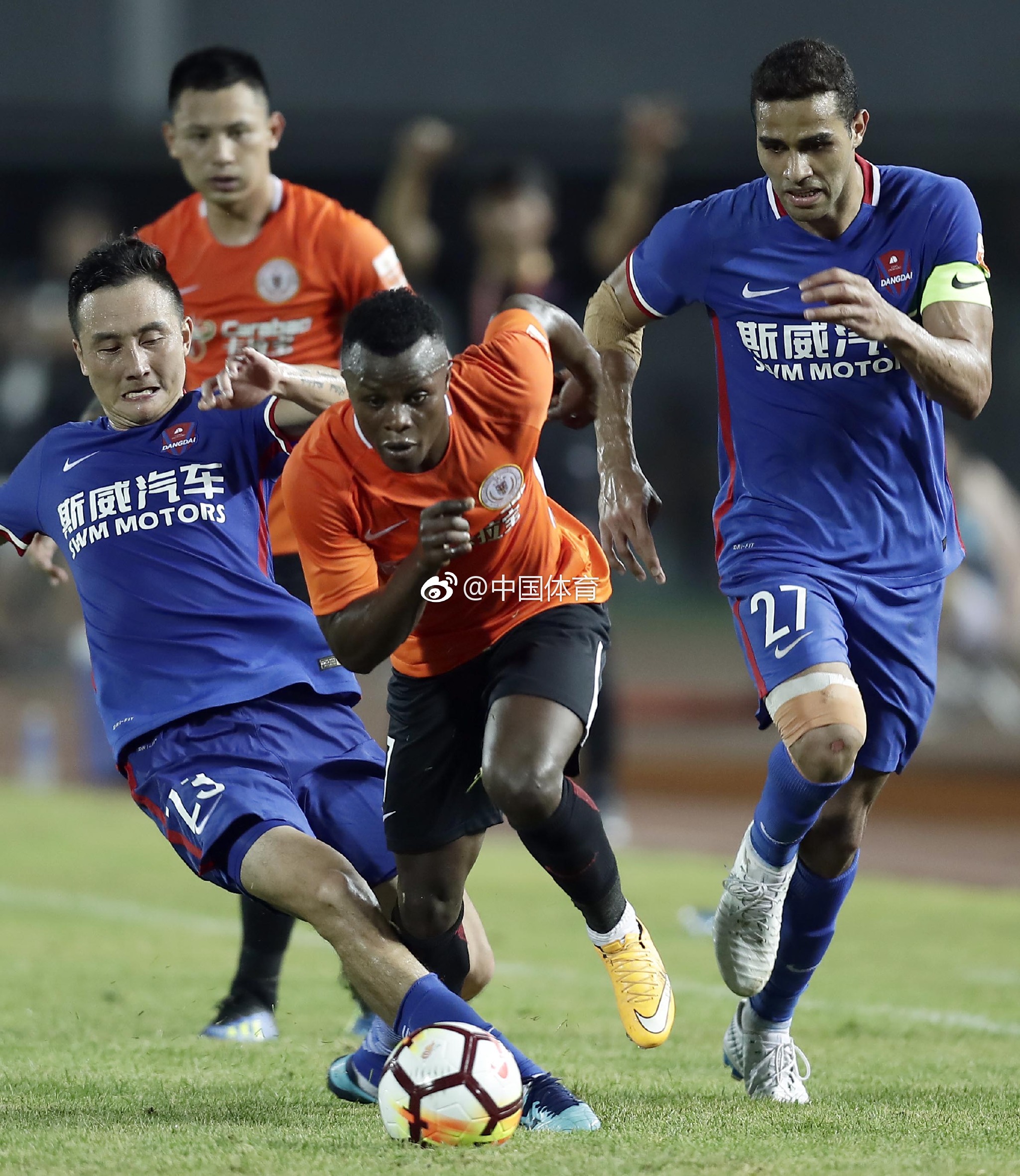 开云体育-包含重庆斯威球员突破防线，取得压倒性胜利的词条