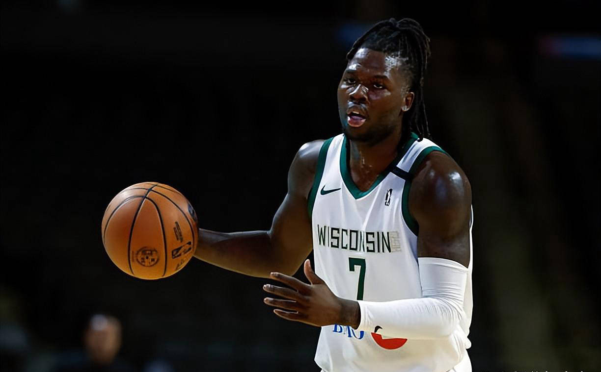 包含雄鹿主教练发表决定，支持球队年轻球员发挥潜力的词条