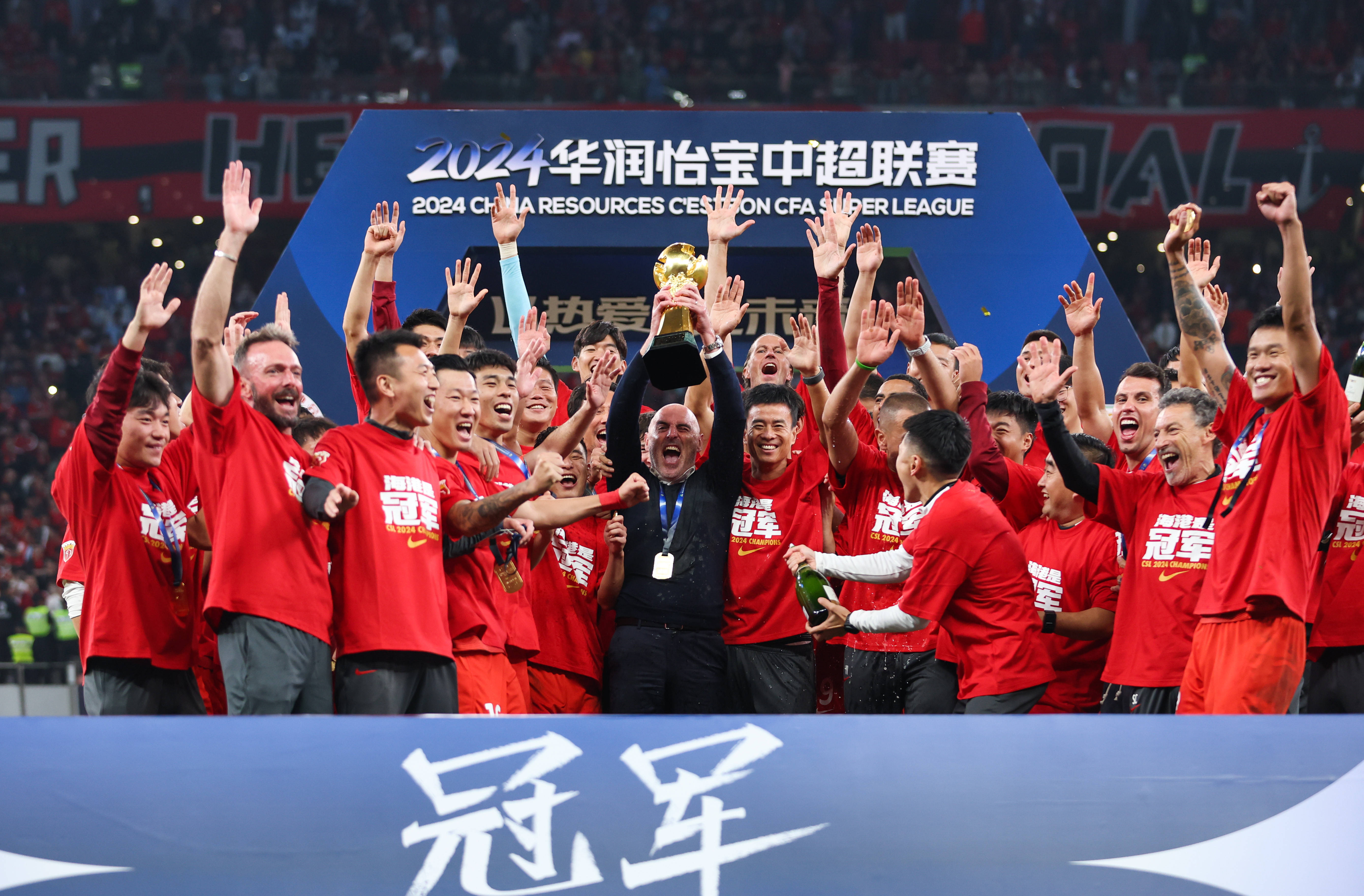 中超赛场角逐激烈,球队士气高涨的简单介绍 中超赛场角逐激烈,球队士气高涨的简单介绍