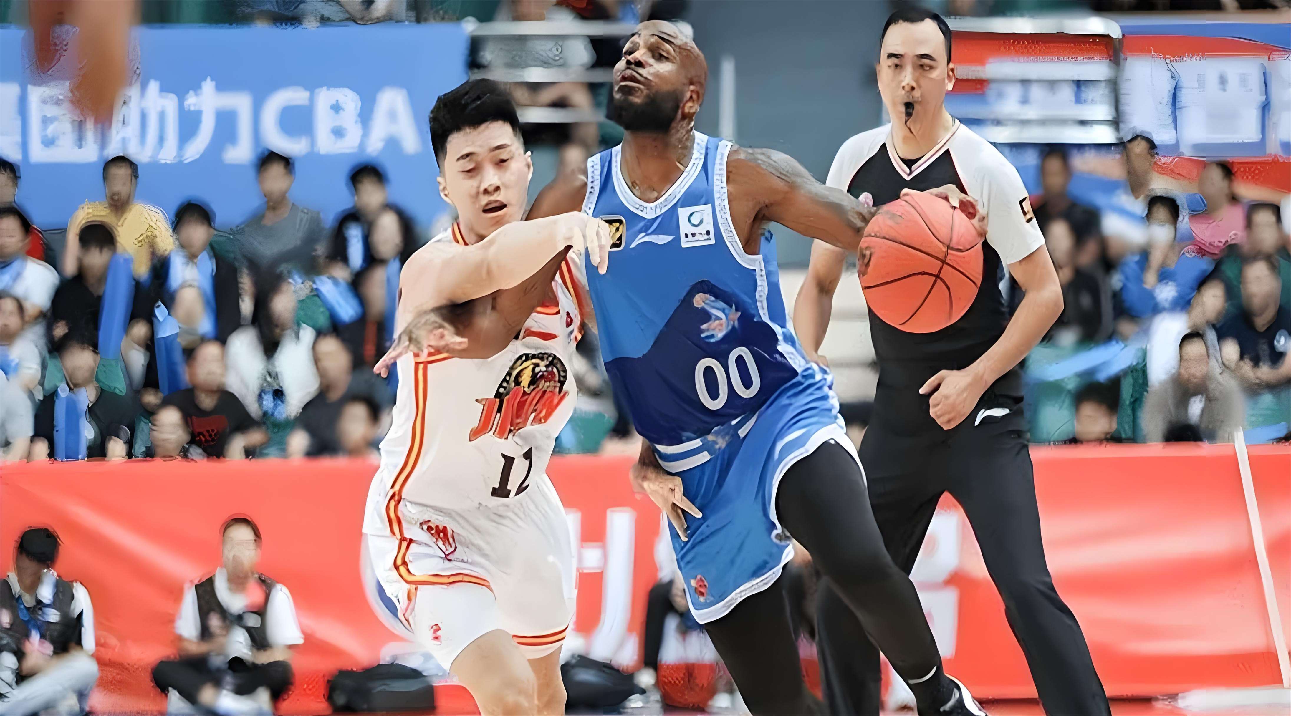 广州队击败北京，实现突破