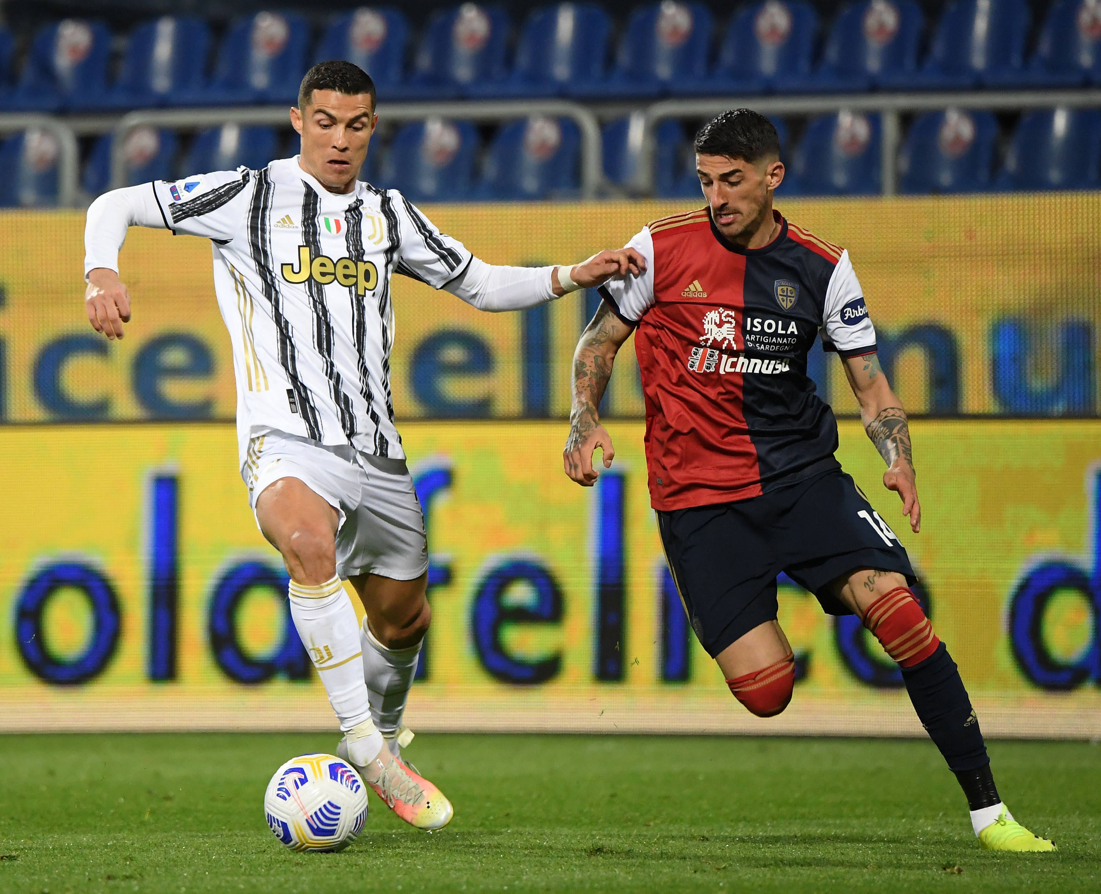 哪位球员在比赛中表现出色? 哪位球员在比赛中表现出色?