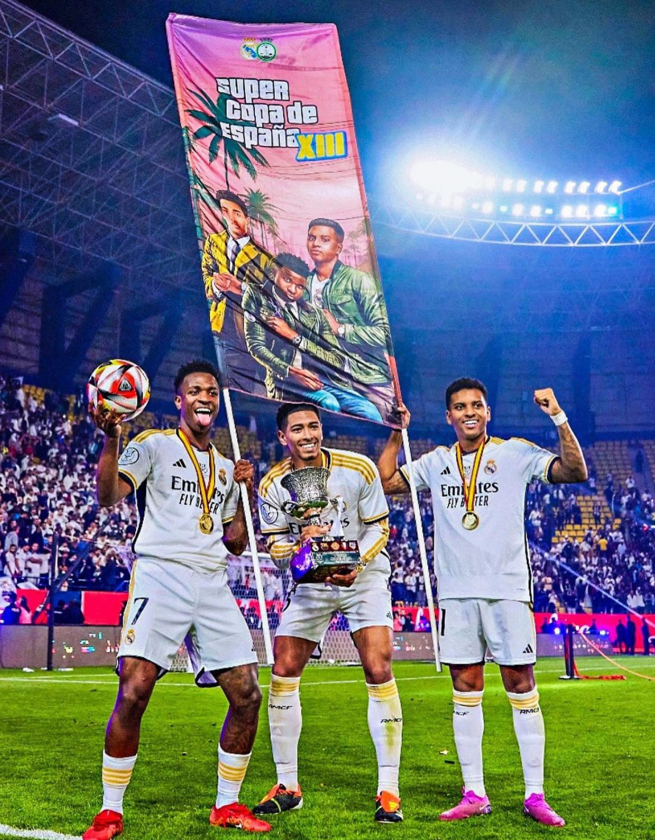 包含厄瓜多尔队员拼尽全力，勇敢突围！的词条