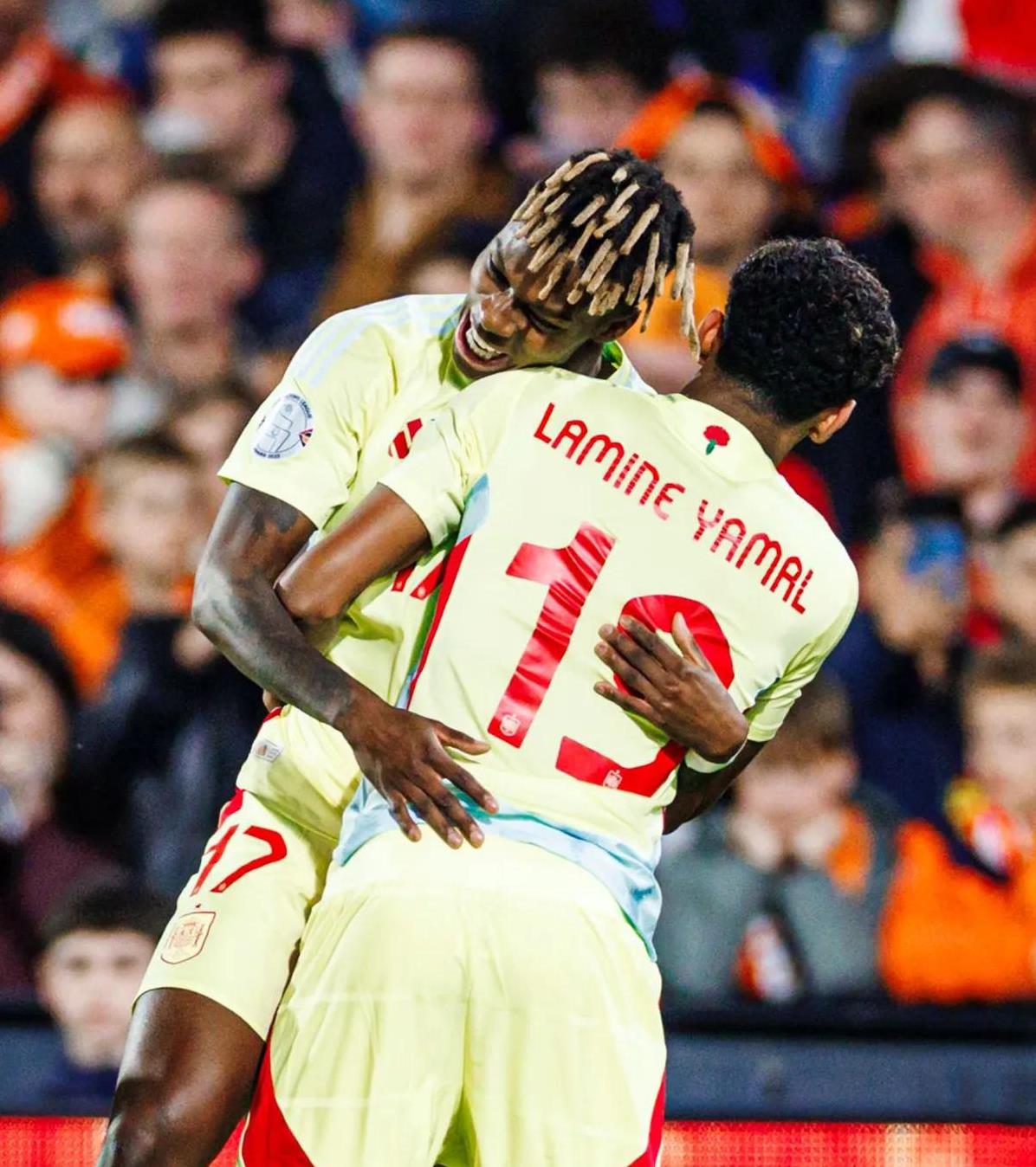 足球场上风云变幻,各队实力角逐的简单介绍 足球场上风云变幻,各队实力角逐的简单介绍