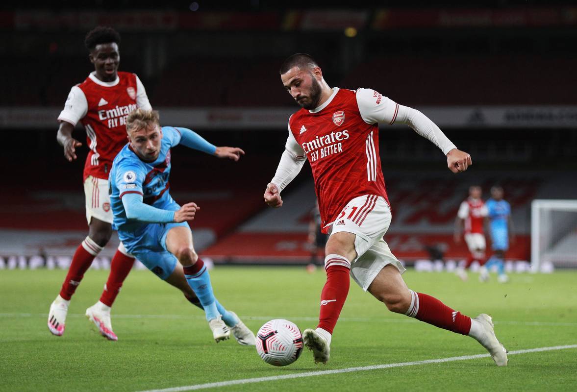 西汉姆联中场表现稳定,成为球队重要支柱 西汉姆联中场表现稳定,成为球队重要支柱