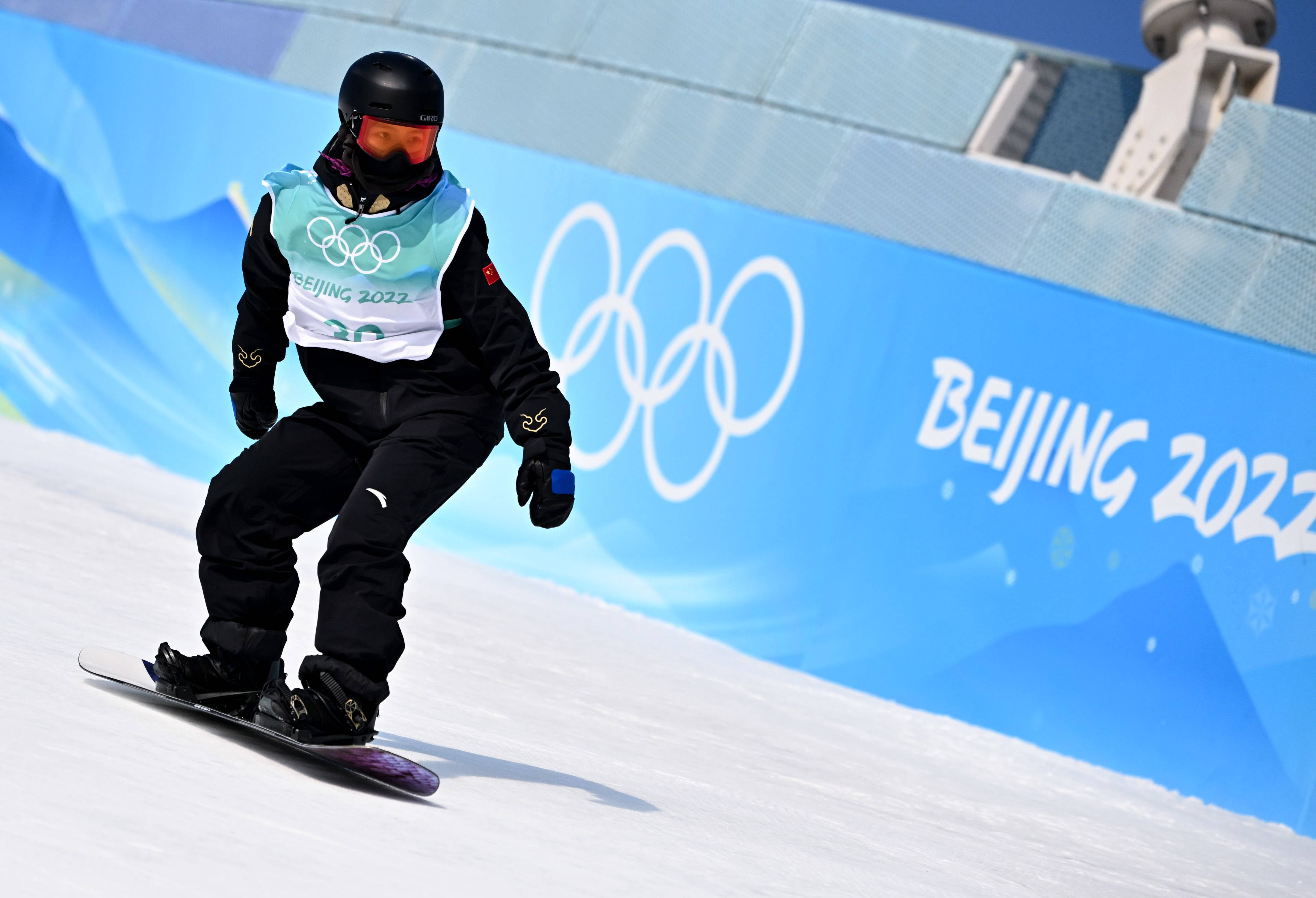 开云平台-女子单板滑雪选手表现亮眼，获奖励的简单介绍