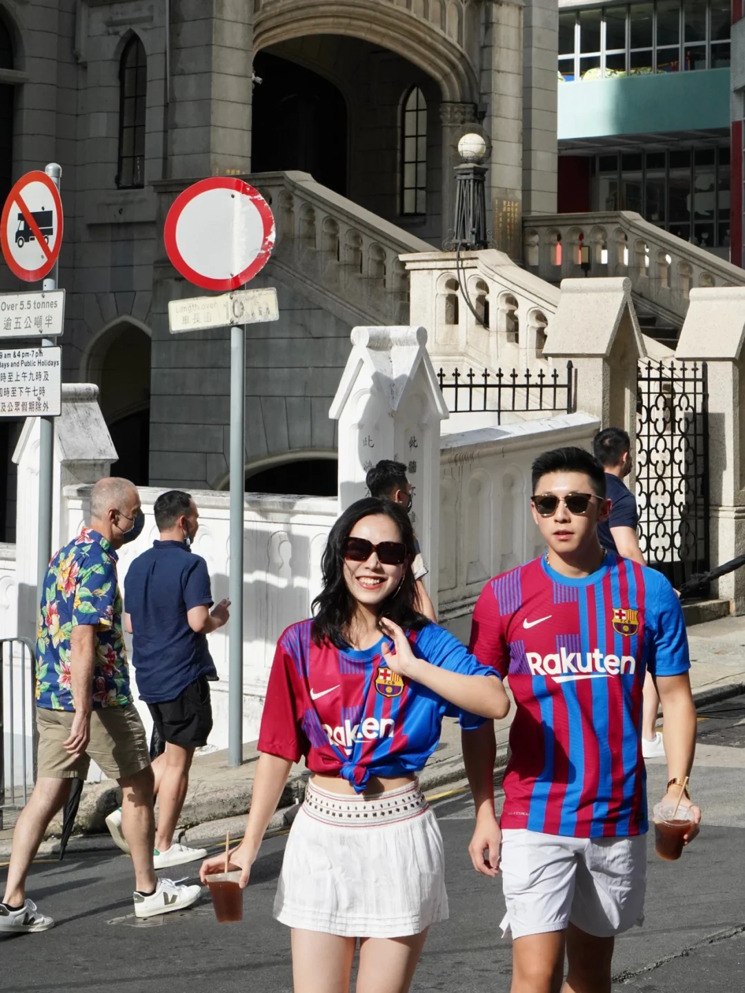 关于香港举行乒乓球比赛，巴萨表现不可思议的信息