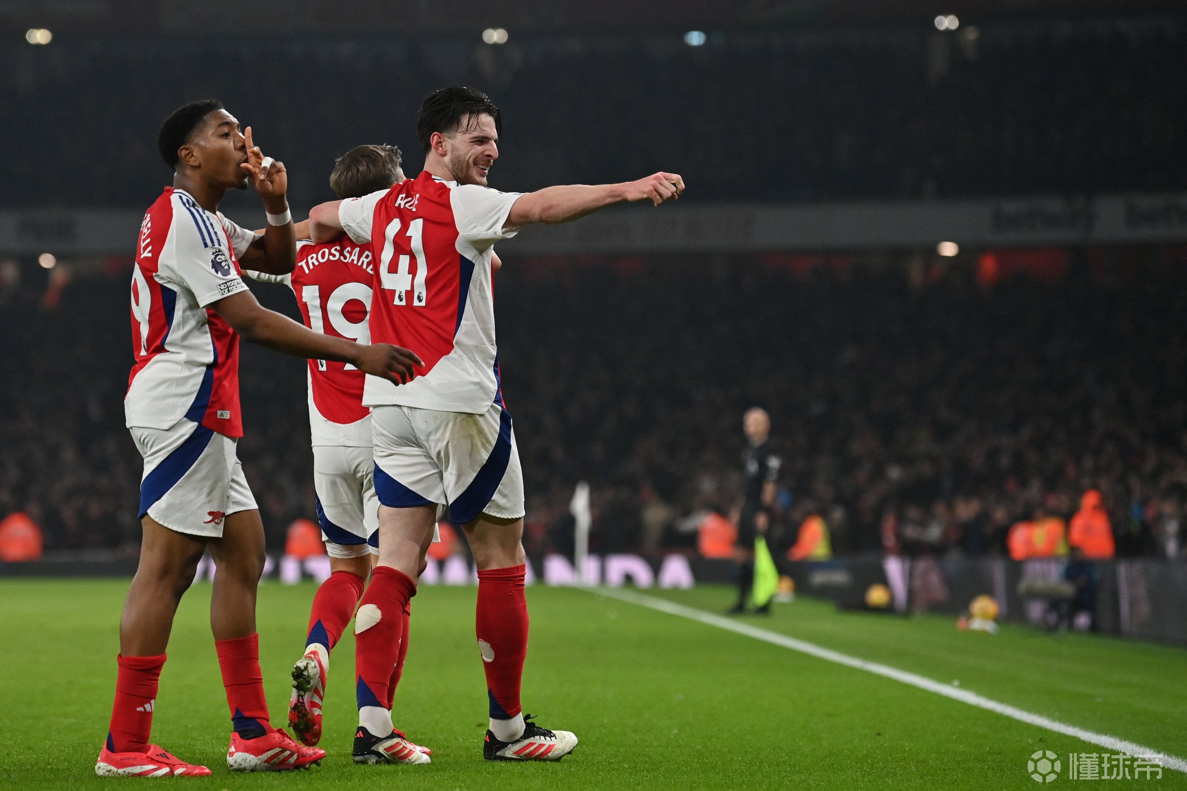 阿森纳球迷为球队的表现感到骄傲