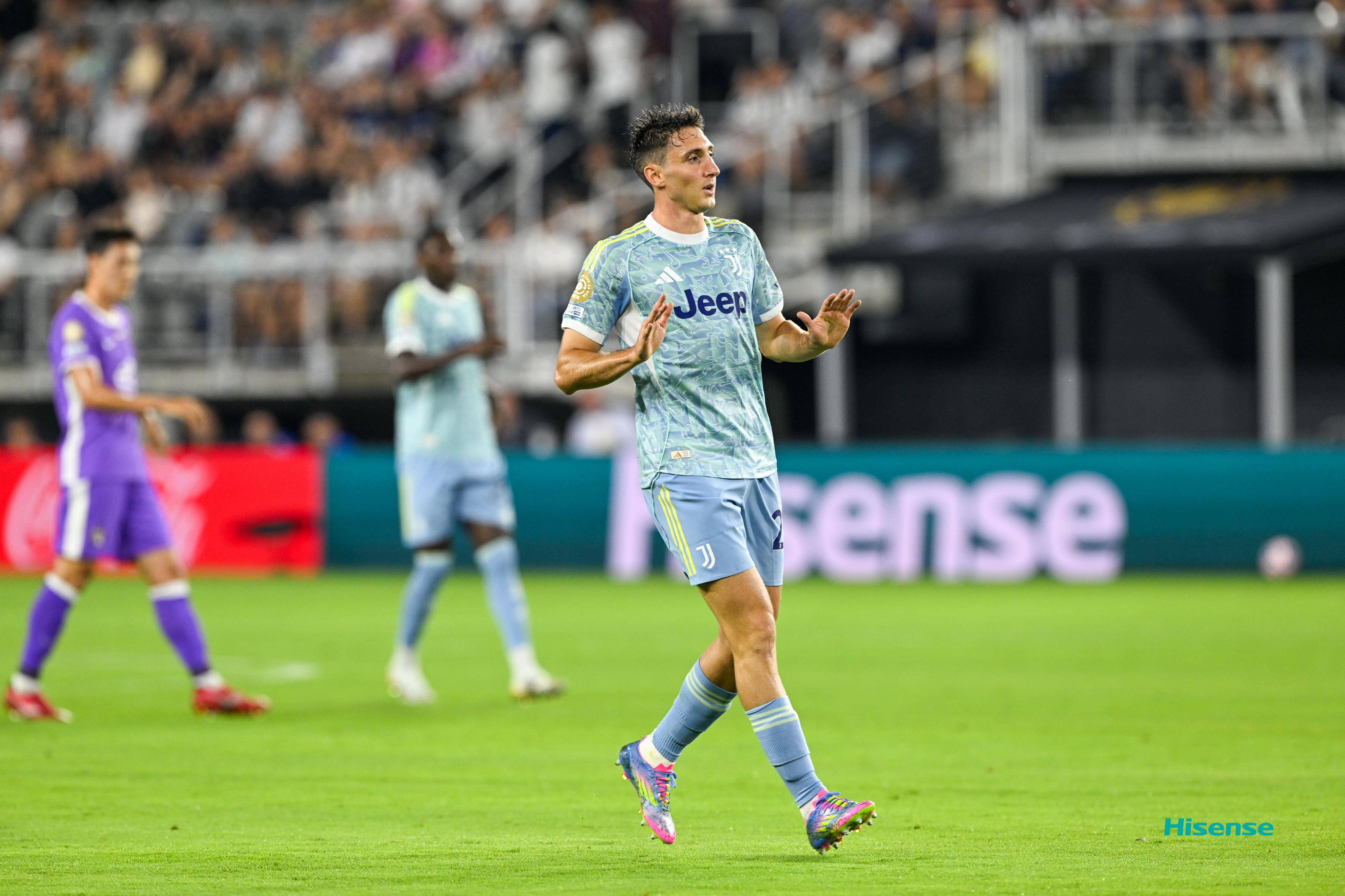 曼联客场轻取尤文图斯，赢得关键比赛的简单介绍