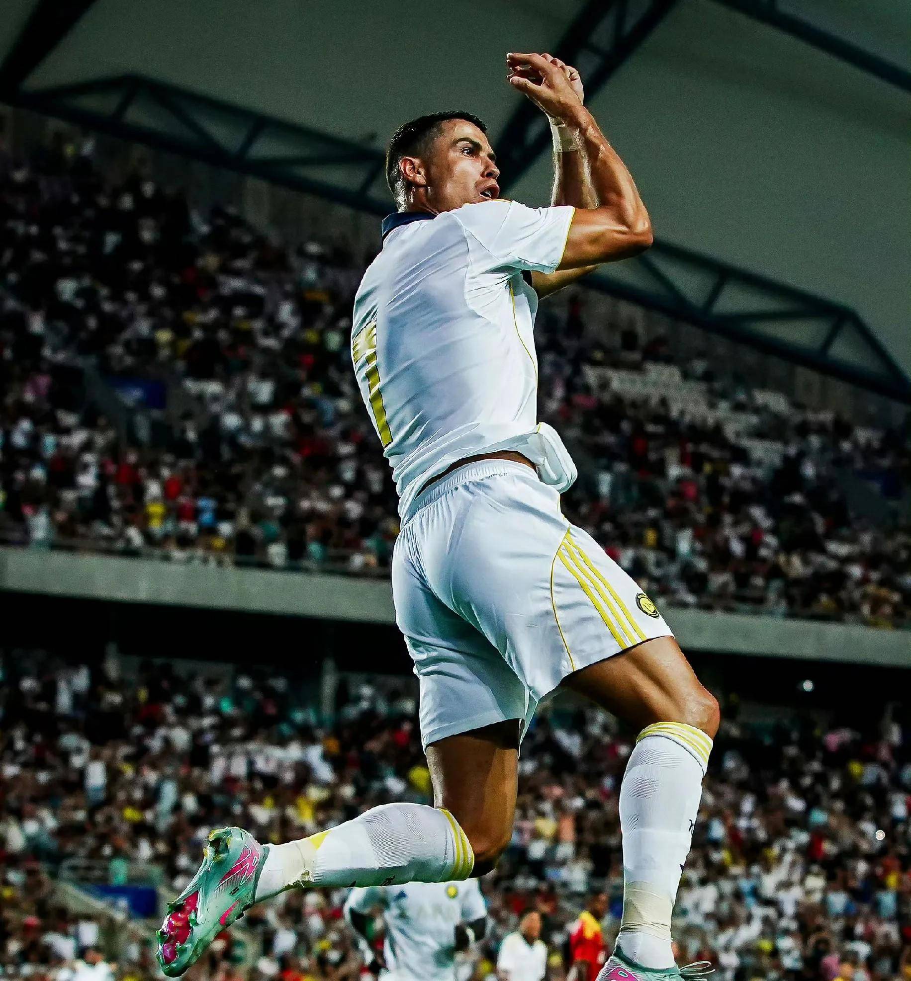 球员凭借运气造点,进球取胜 球员凭借运气造点,进球取胜