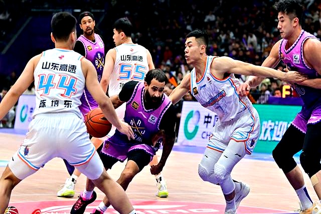 山东男篮再战北京,遭遇连败 山东男篮再战北京,遭遇连败