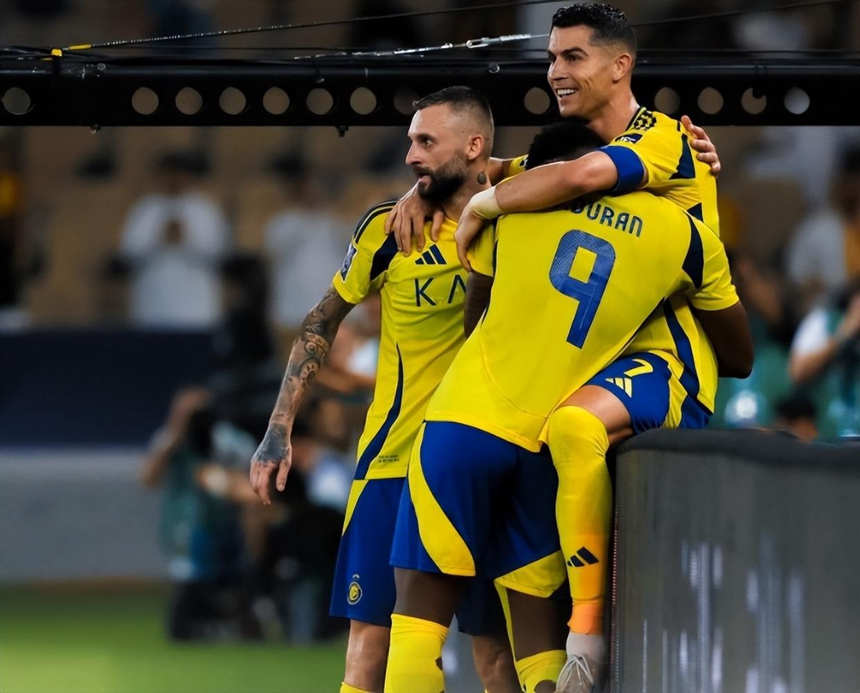 开云体育APP下载-豪门球队遭遇困境，艰难获胜