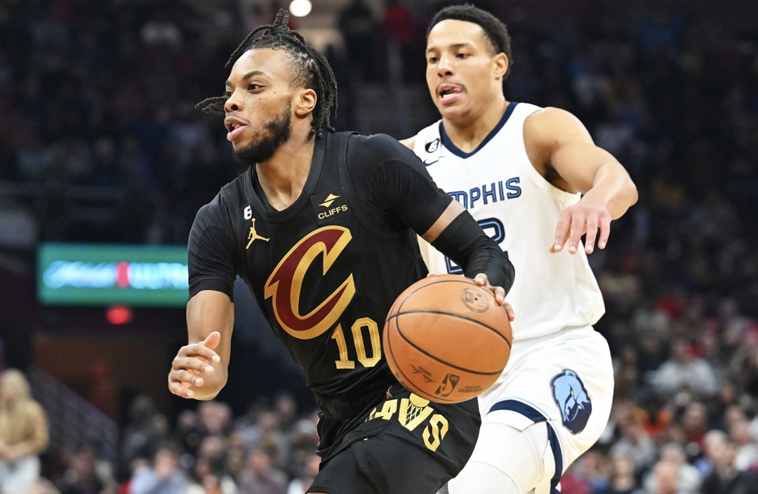 老鹰挑战灰熊,东西区对决激情碰撞 老鹰挑战灰熊,东西区对决激情碰撞