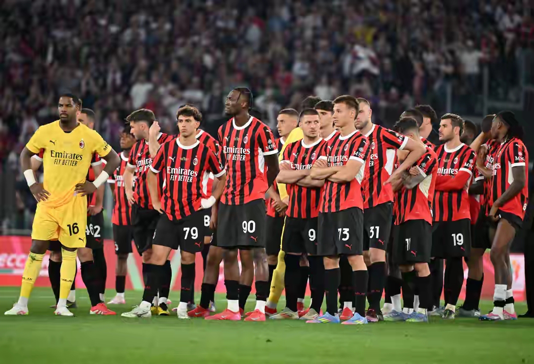 开云体育在线-意大利队遭遇不敌，晋级困难重重