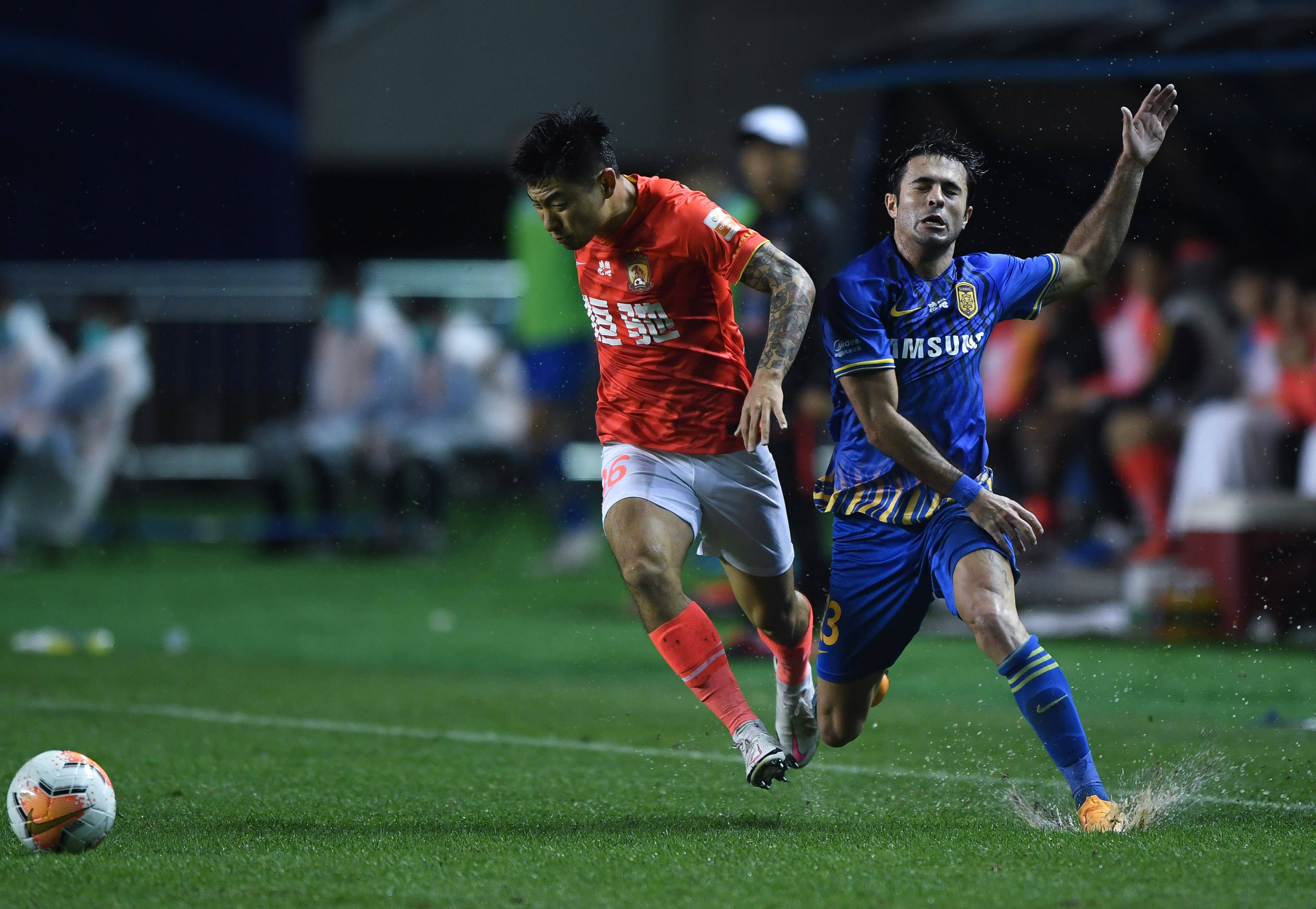 江苏苏宁中场核心缺阵,球队表现不佳 江苏苏宁中场核心缺阵,球队表现不佳